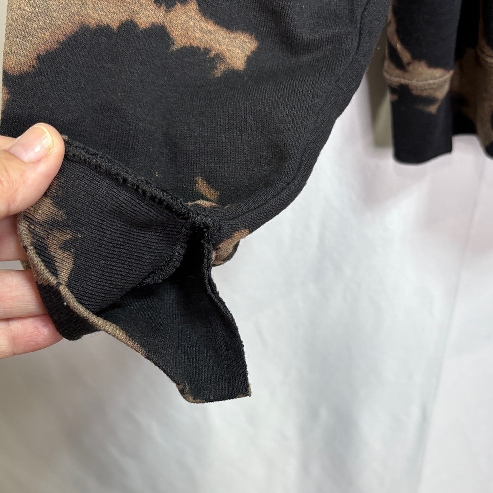 🪐Stylish Black bleach, dyed, distressed sweatshirt: - Picture 3 of 9